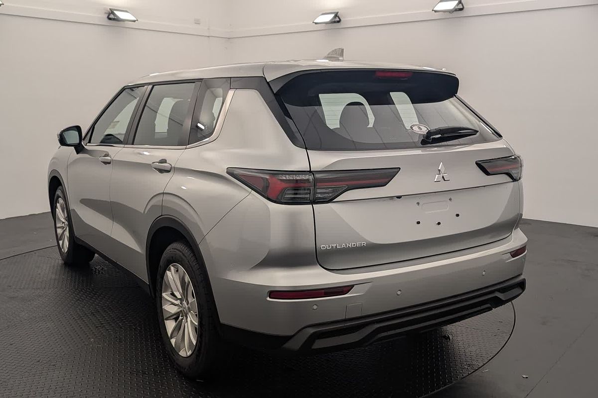 2025 Mitsubishi Outlander ES ZM