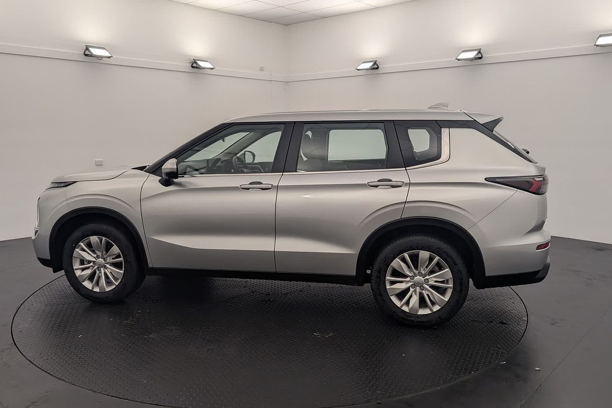 2025 Mitsubishi Outlander ES ZM