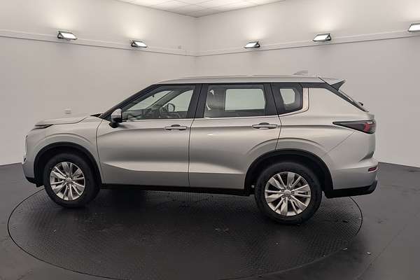 2025 Mitsubishi Outlander ES ZM