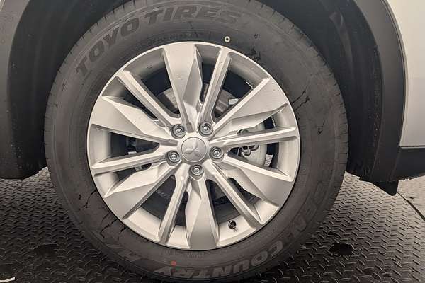 2025 Mitsubishi Outlander ES ZM
