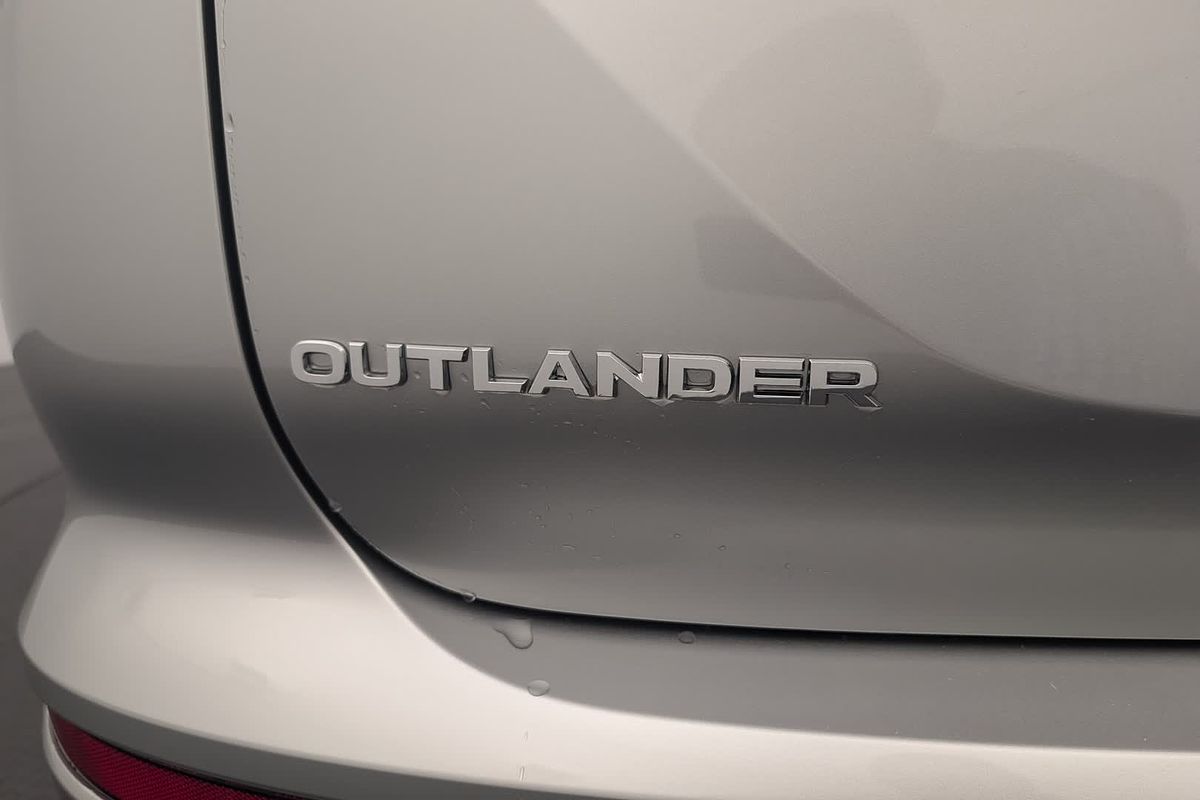 2025 Mitsubishi Outlander ES ZM