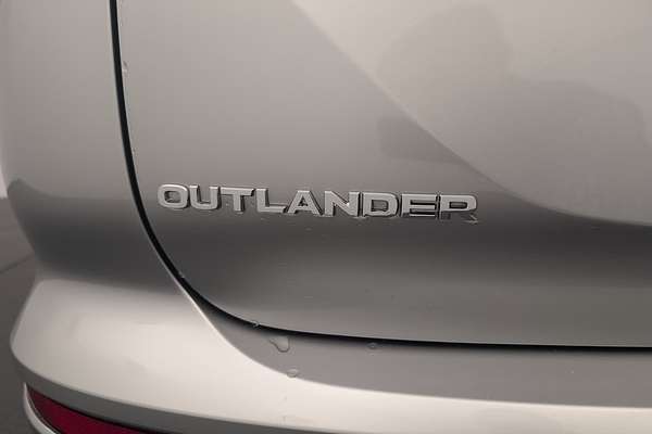 2025 Mitsubishi Outlander ES ZM