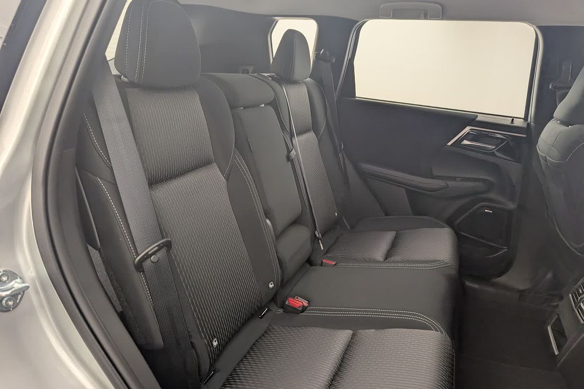 2025 Mitsubishi Outlander ES ZM