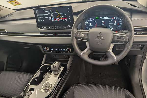 2025 Mitsubishi Outlander ES ZM