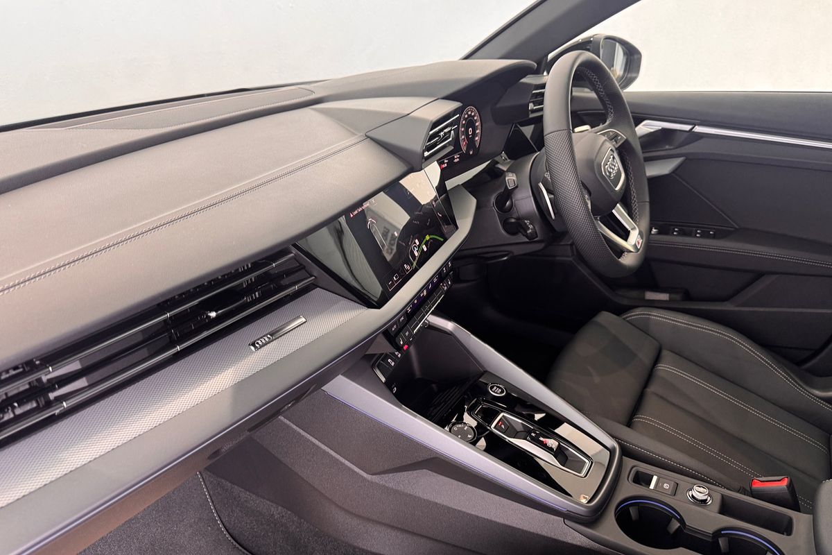 2025 Audi A3 35 TFSI S line GY