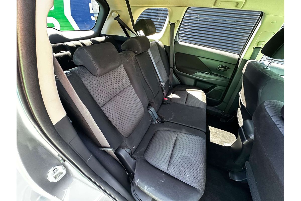 2013 Mitsubishi Outlander LS ZJ