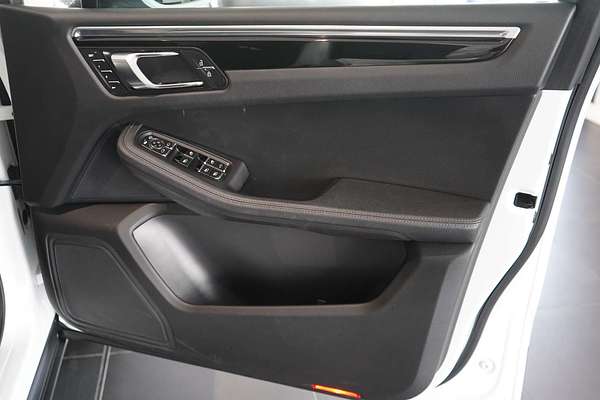 2021 Porsche Macan S 95B