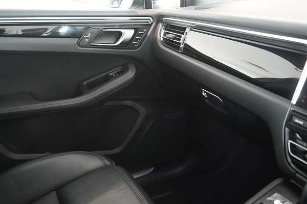 2021 Porsche Macan S 95B