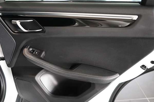 2021 Porsche Macan S 95B