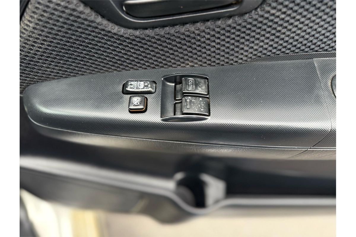 2014 Toyota Hilux SR KUN26R 4X4