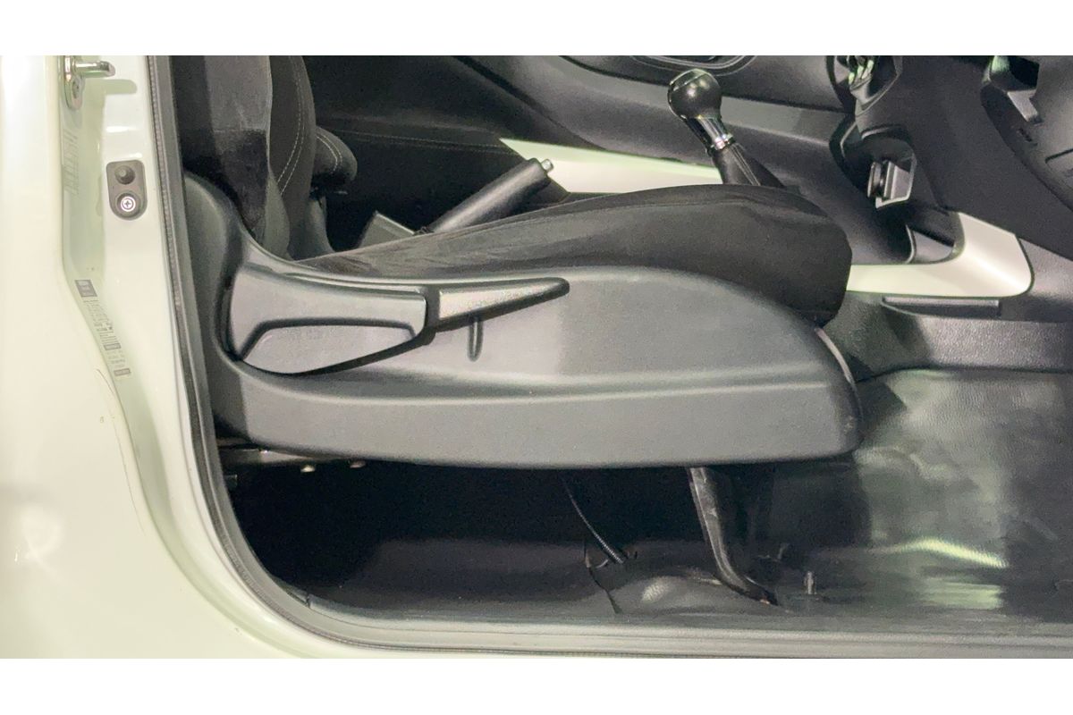 2018 Nissan Navara RX (4x2) D23 SERIES II REAR WHEEL DRIVE