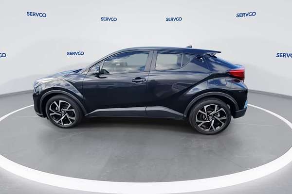 2022 Toyota C-HR XLE
