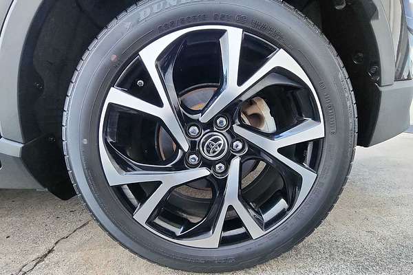 2022 Toyota C-HR XLE