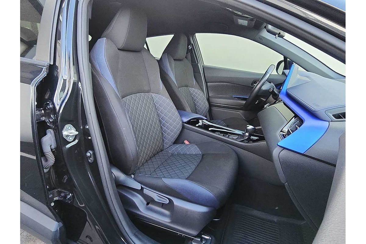 2022 Toyota C-HR XLE