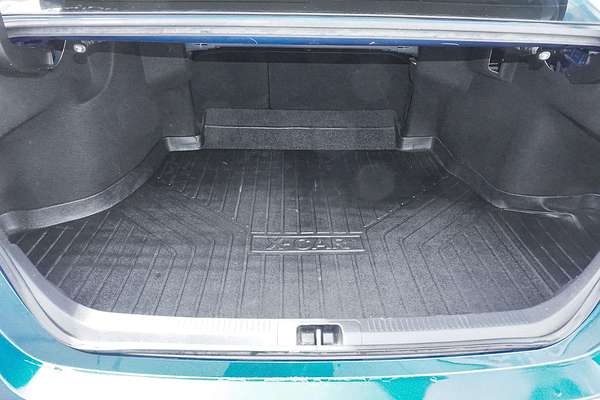 2018 Toyota Camry SL AXVH71R