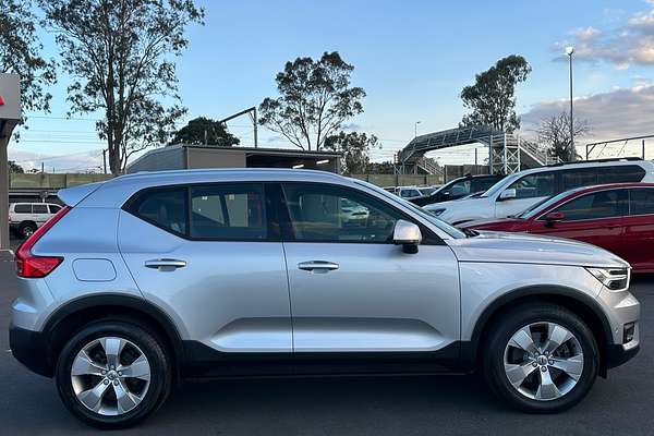 2019 Volvo XC40 T4 Momentum
