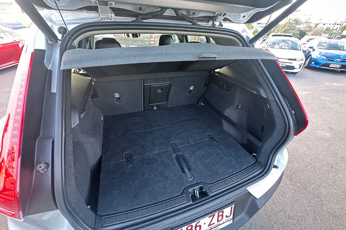 2019 Volvo XC40 T4 Momentum