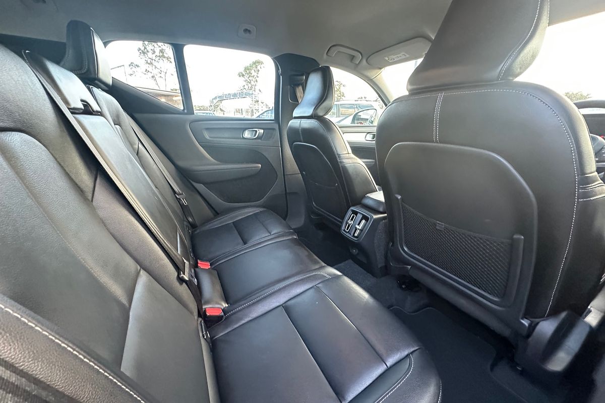 2019 Volvo XC40 T4 Momentum