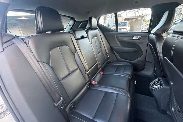 2019 Volvo XC40 T4 Momentum