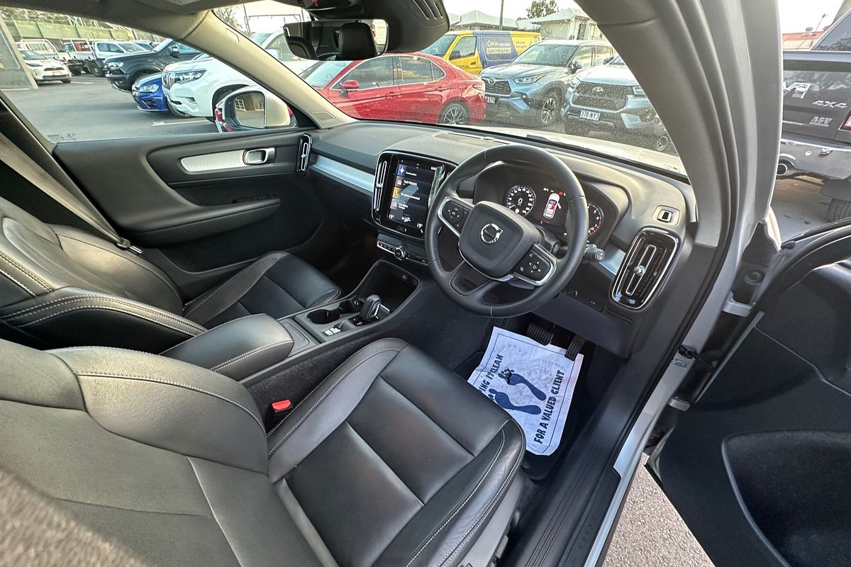 2019 Volvo XC40 T4 Momentum