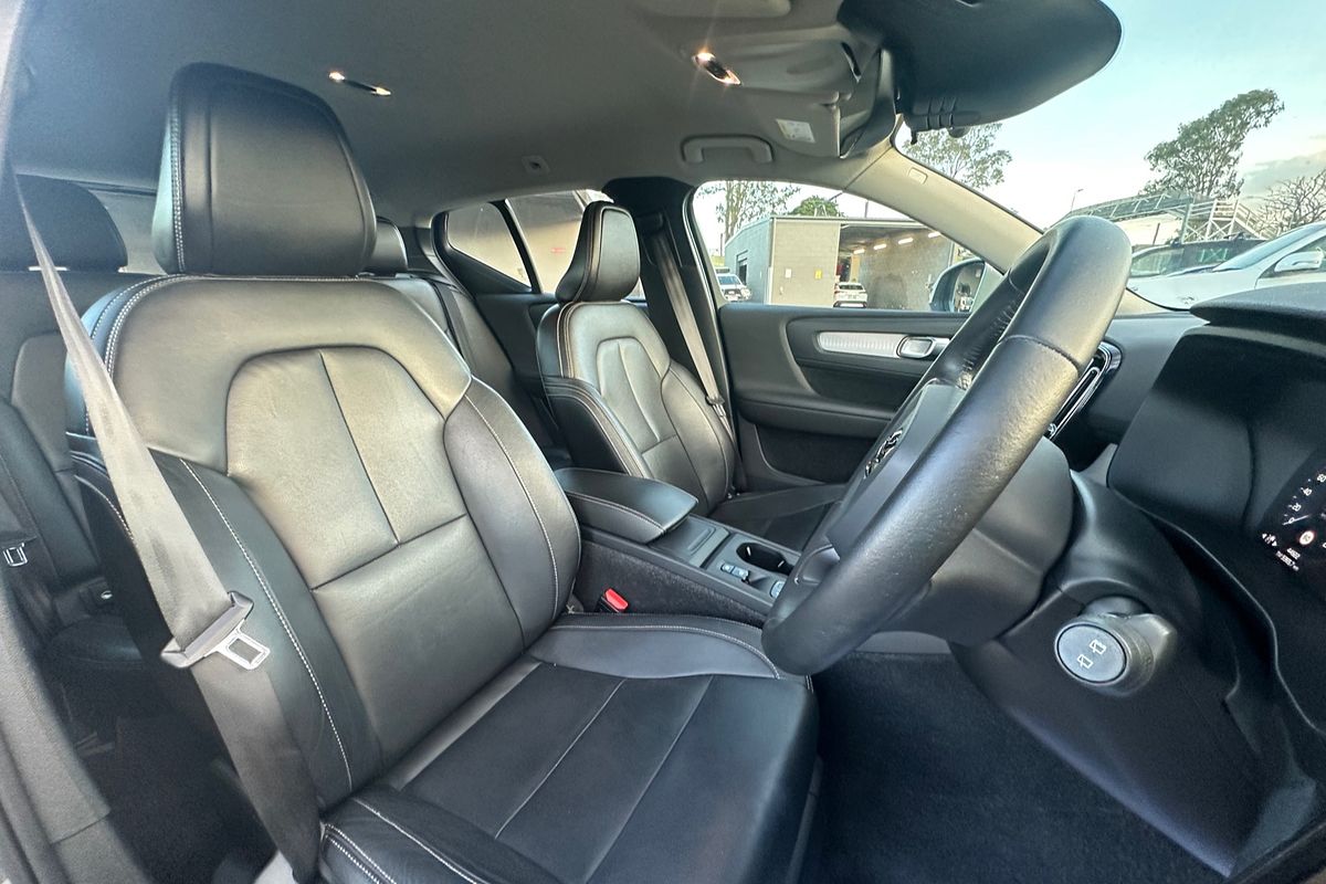 2019 Volvo XC40 T4 Momentum