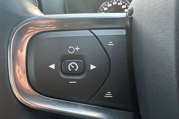 2019 Volvo XC40 T4 Momentum