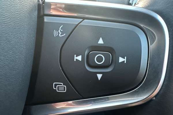 2019 Volvo XC40 T4 Momentum