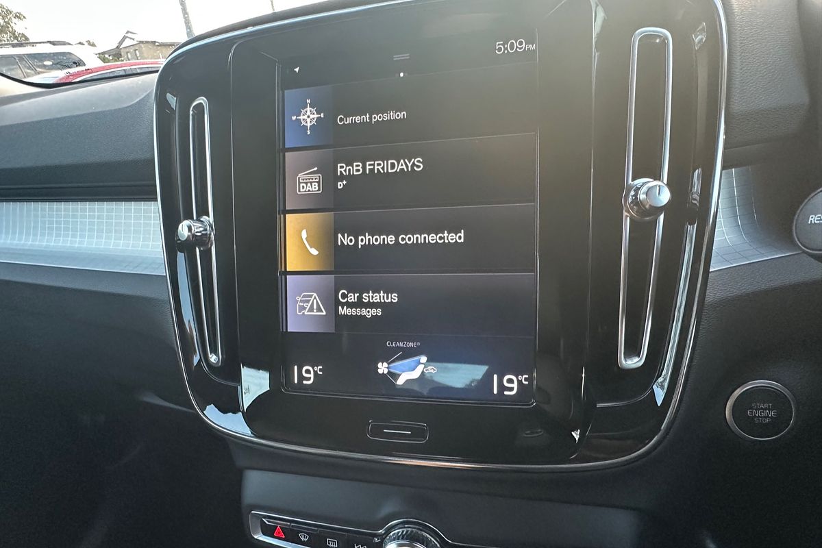 2019 Volvo XC40 T4 Momentum