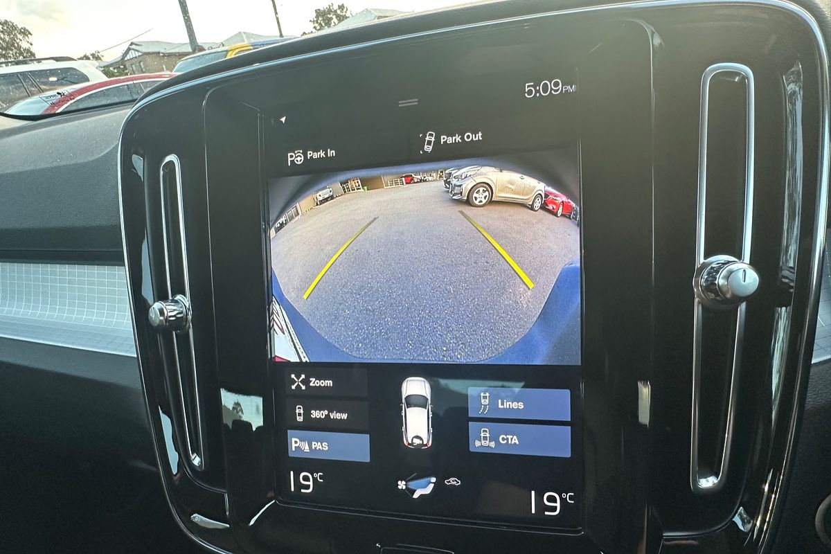 2019 Volvo XC40 T4 Momentum