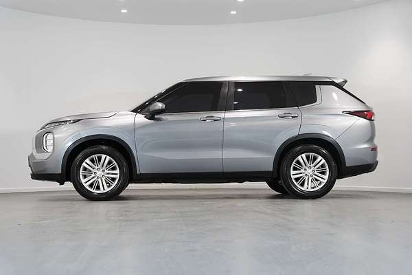 2023 Mitsubishi Outlander ES ZM