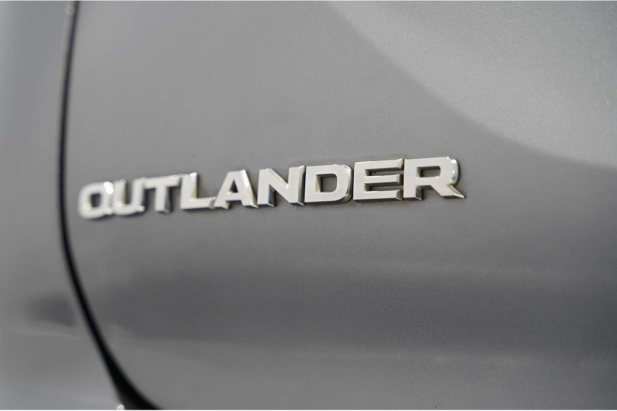 2023 Mitsubishi Outlander ES ZM