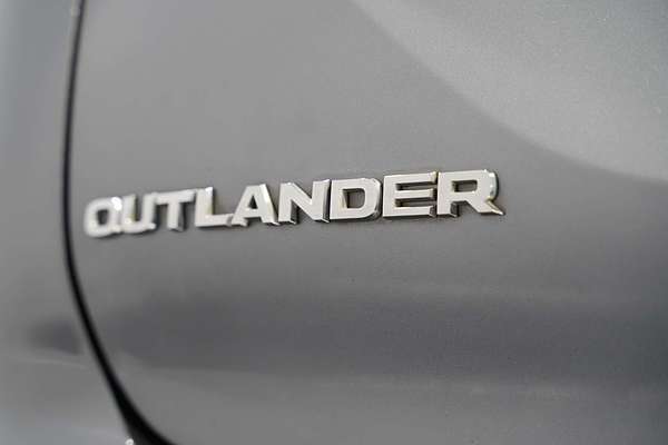 2023 Mitsubishi Outlander ES ZM