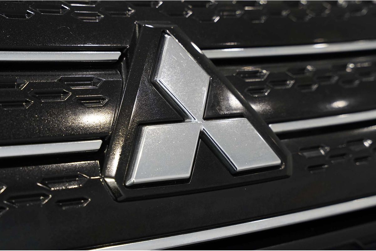 2023 Mitsubishi Outlander ES ZM