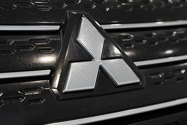 2023 Mitsubishi Outlander ES ZM