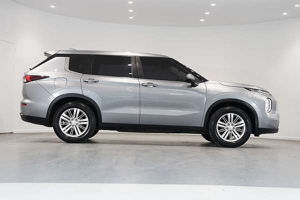 2023 Mitsubishi Outlander ES ZM