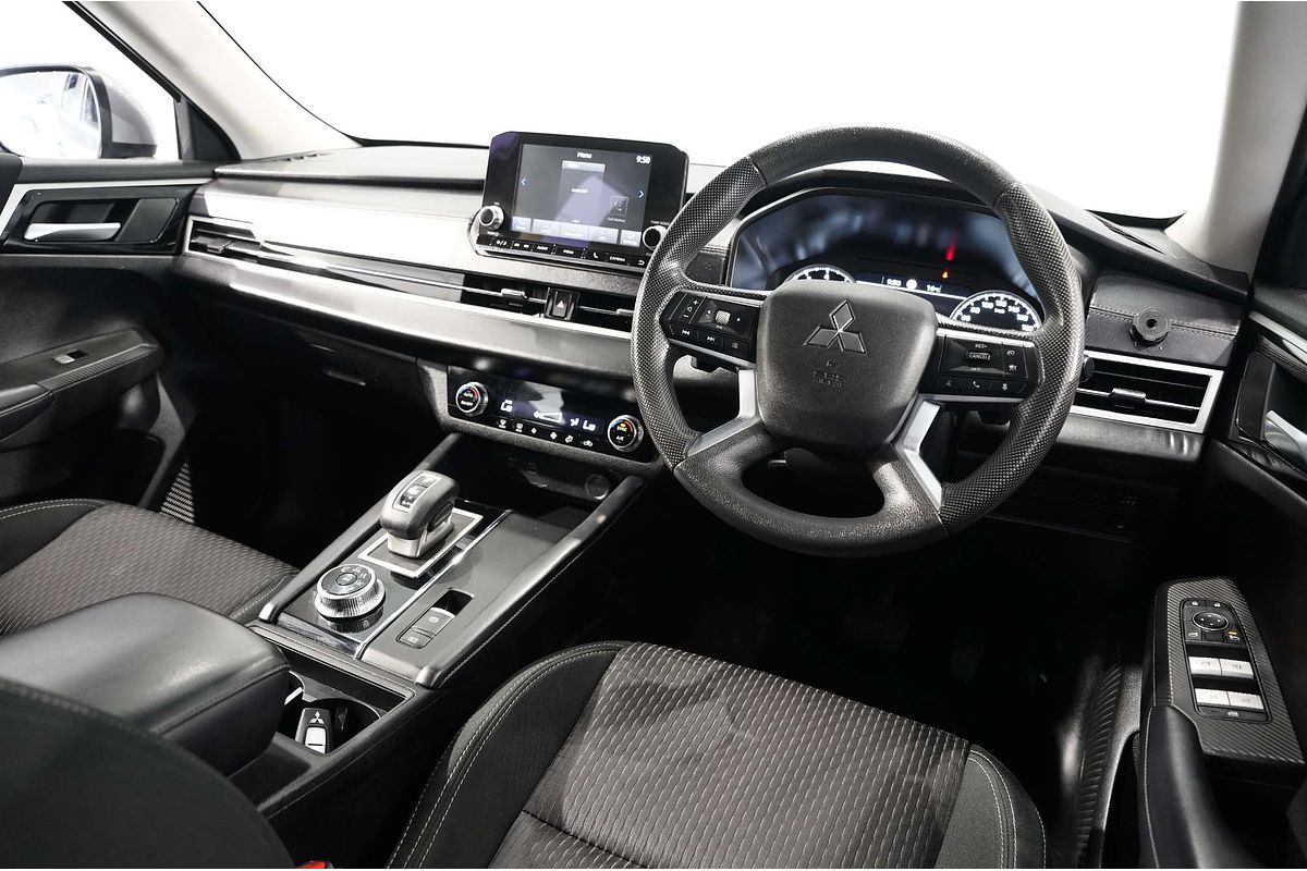 2023 Mitsubishi Outlander ES ZM