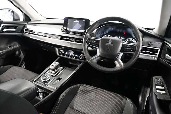 2023 Mitsubishi Outlander ES ZM
