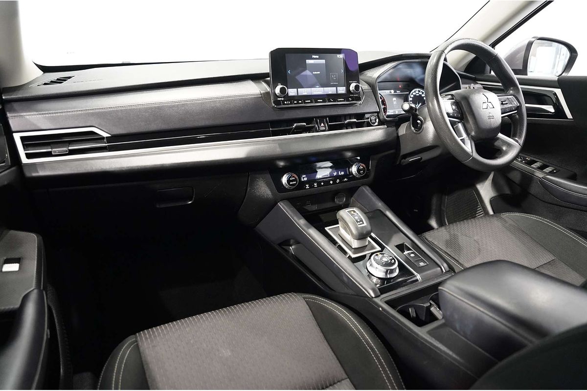 2023 Mitsubishi Outlander ES ZM