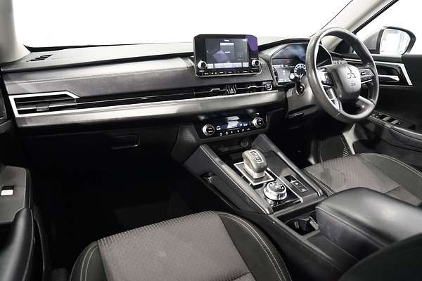 2023 Mitsubishi Outlander ES ZM