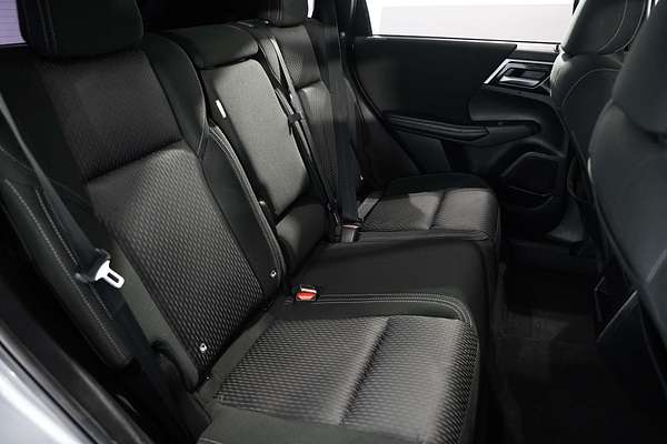 2023 Mitsubishi Outlander ES ZM