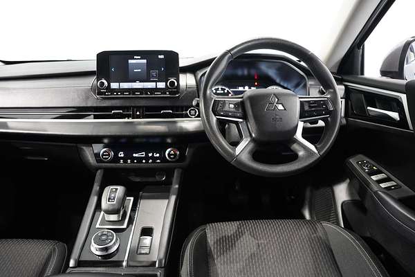 2023 Mitsubishi Outlander ES ZM