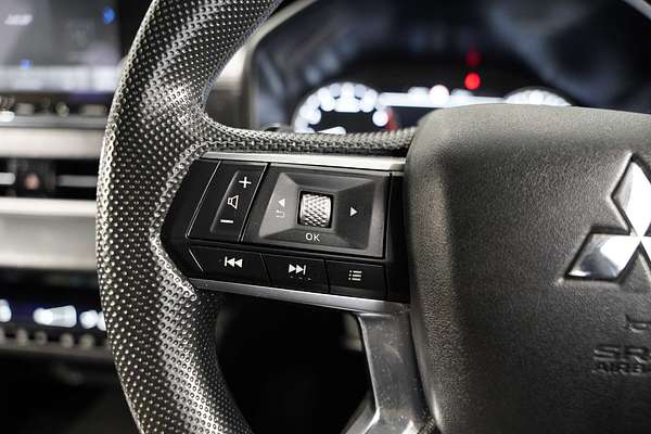 2023 Mitsubishi Outlander ES ZM