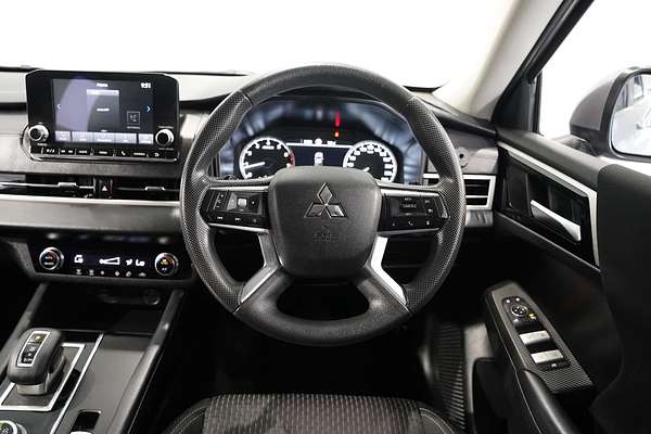 2023 Mitsubishi Outlander ES ZM