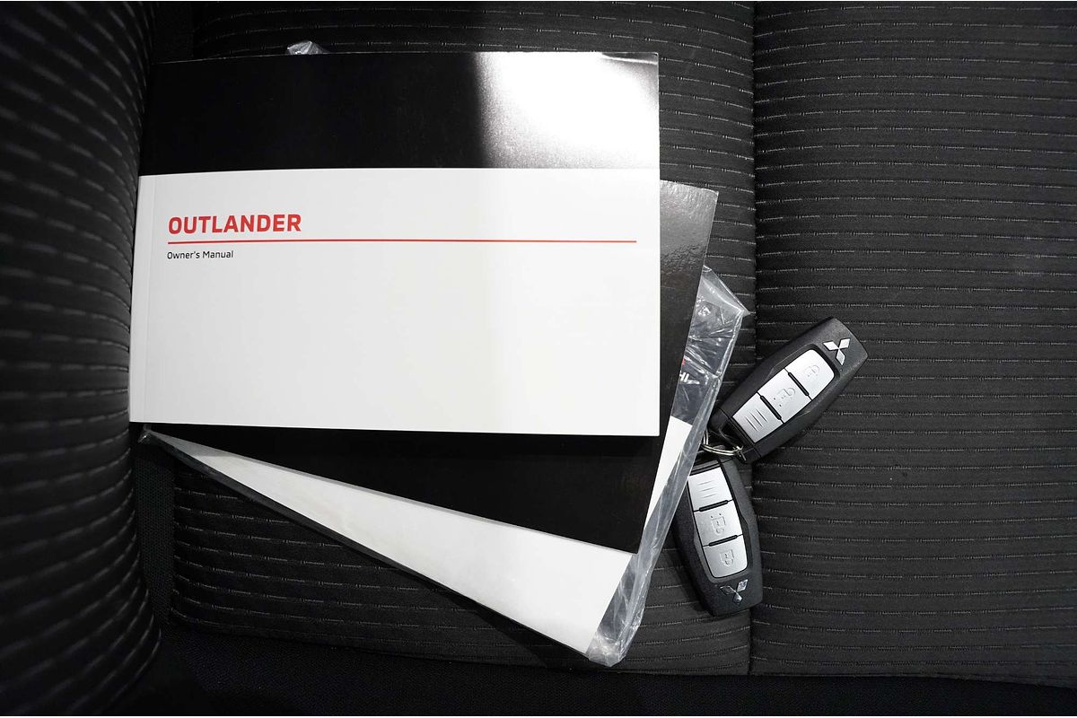 2023 Mitsubishi Outlander ES ZM