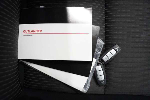 2023 Mitsubishi Outlander ES ZM
