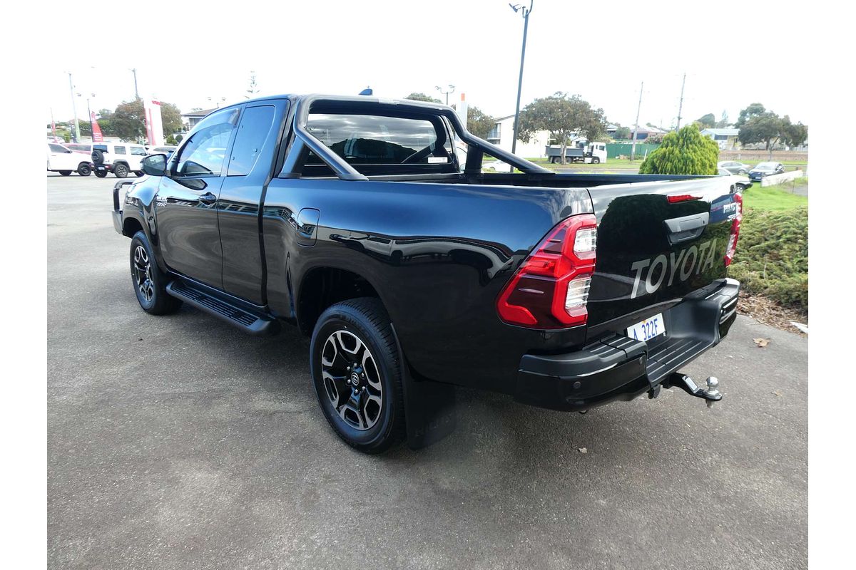 2024 Toyota Hilux SR5 GUN126R 4X4