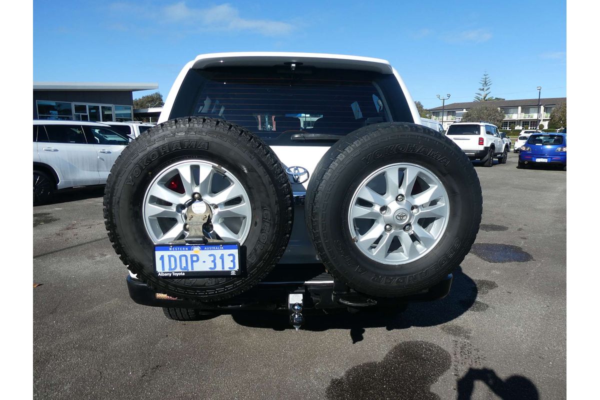 2011 Toyota Landcruiser GXL VDJ200R