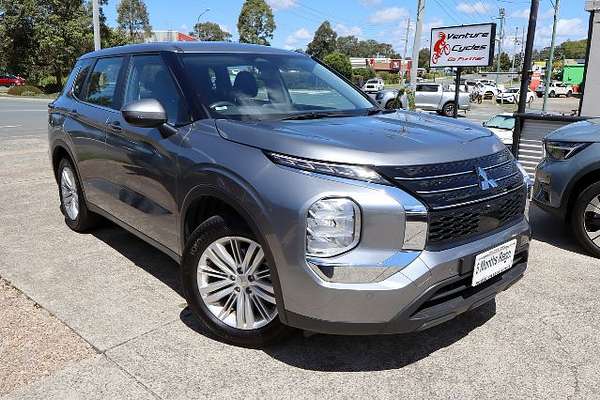 2023 Mitsubishi Outlander ES ZM