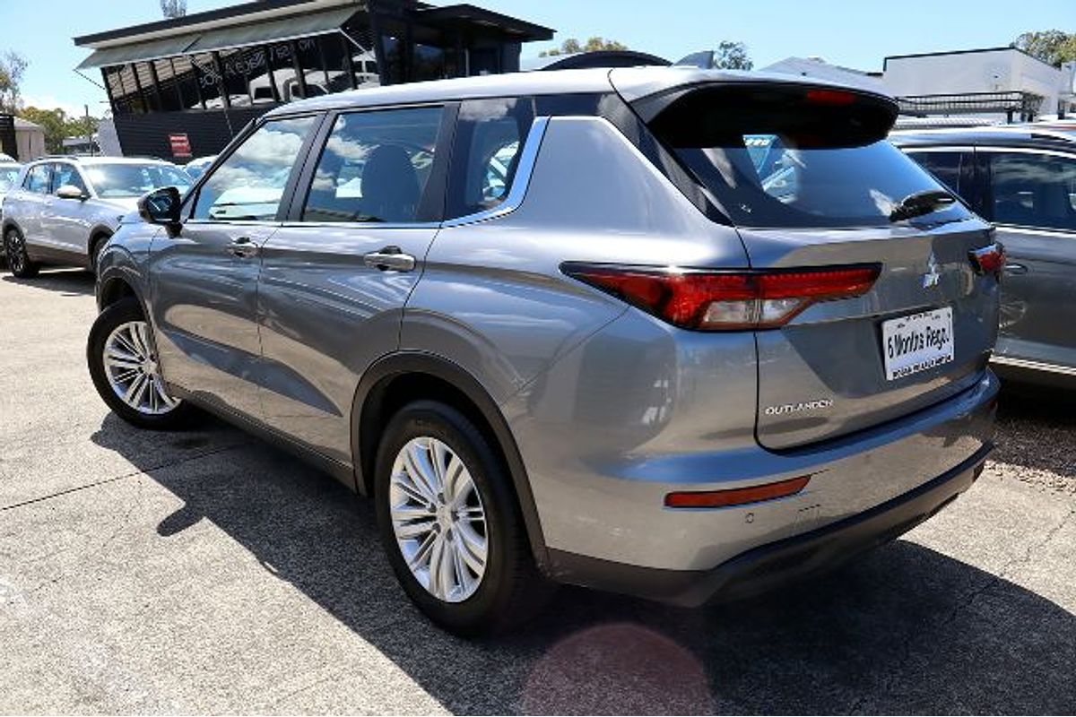 2023 Mitsubishi Outlander ES ZM