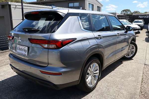 2023 Mitsubishi Outlander ES ZM
